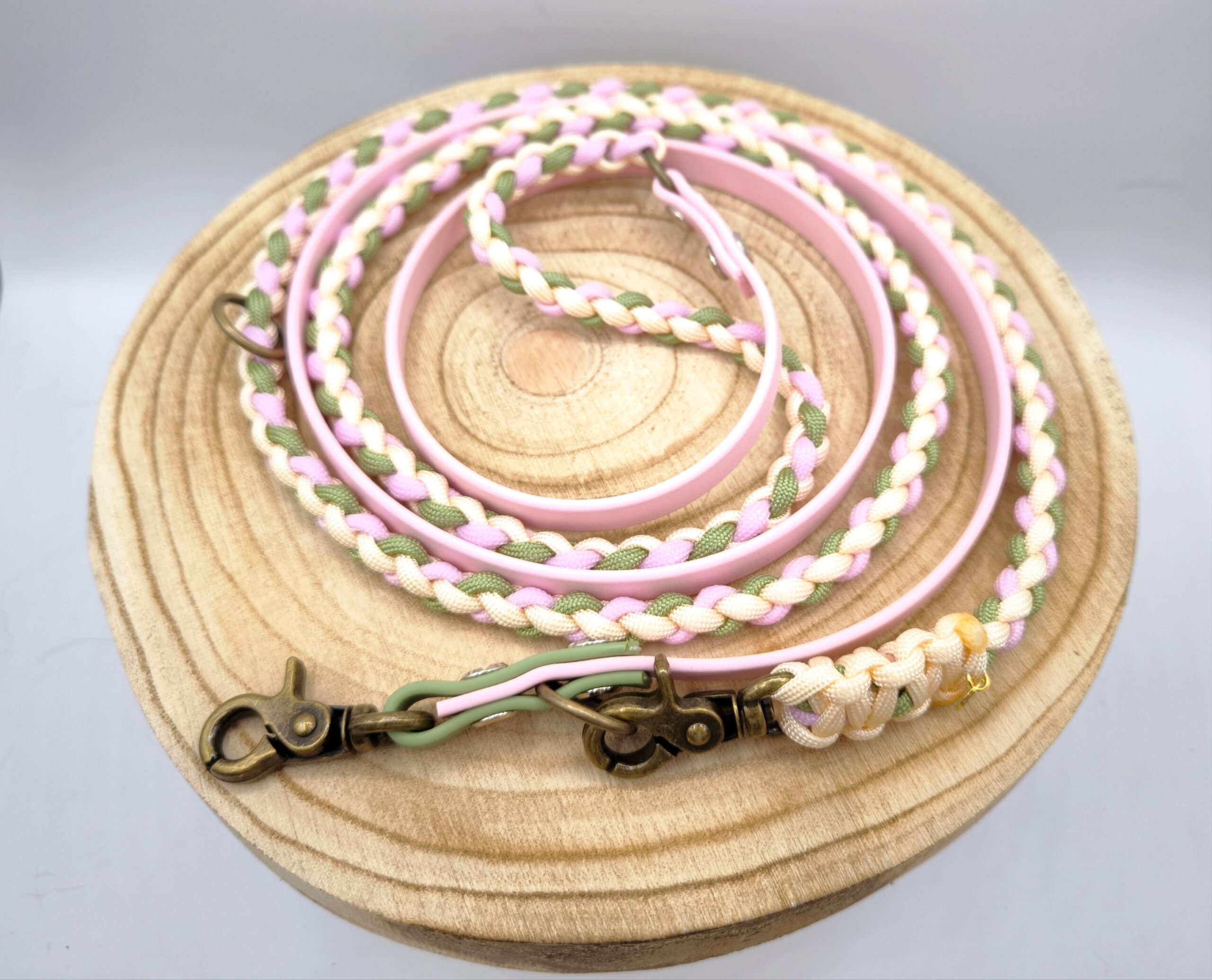 Hundeleine Paracord geflochten mit Biothane| 2m verstellbar - rosa/creme/olive