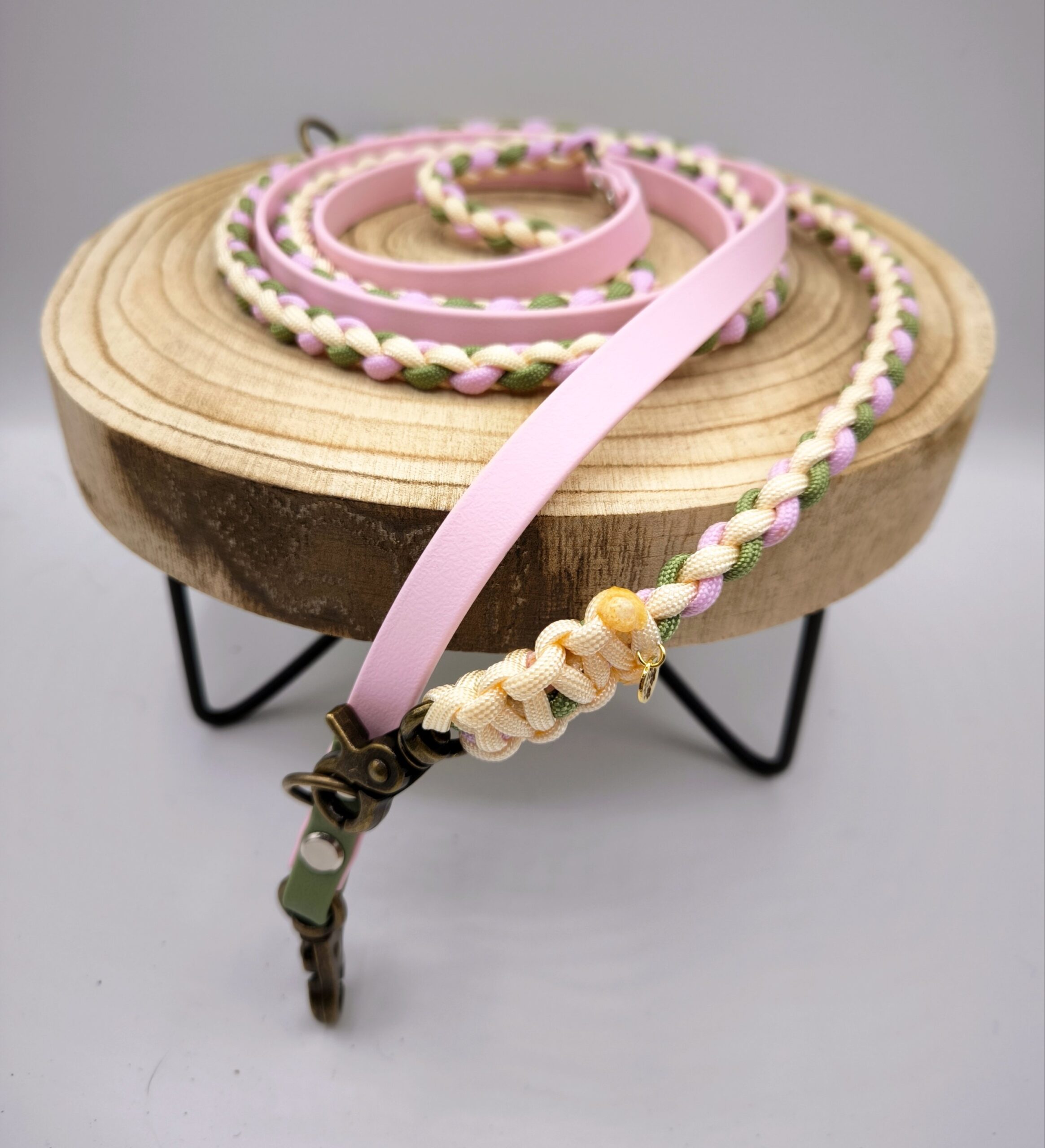 Hundeleine Paracord geflochten mit Biothane| 2m verstellbar - rosa/creme/olive – Bild 2