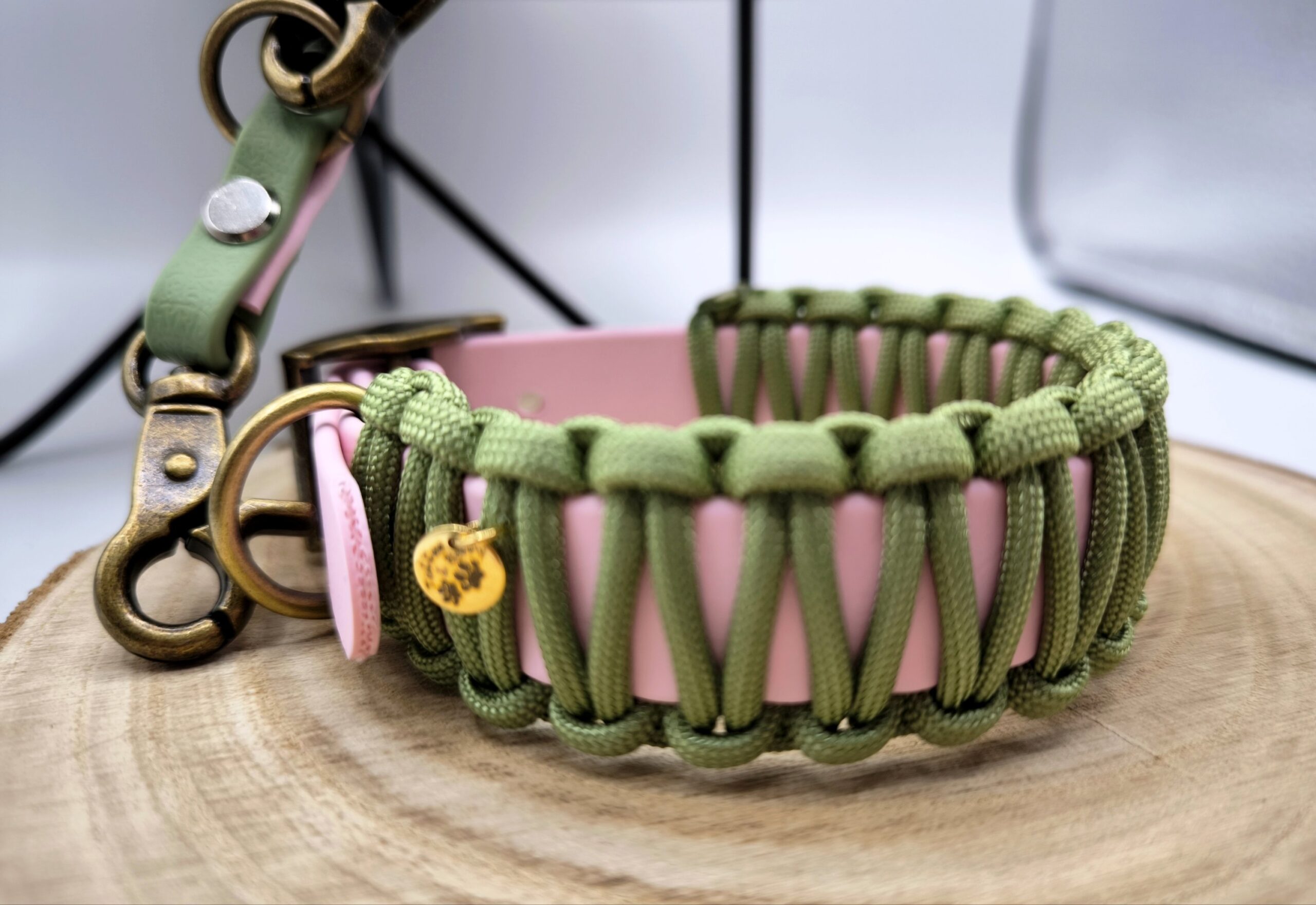 Paracord Hundehalsband handgemacht mit Biothane| Rosa-Olive
